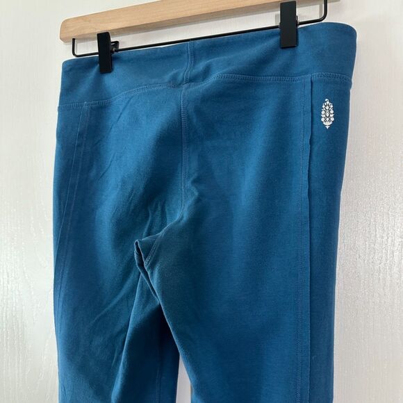Free People Movement Turnout Cross Front Waist Turnout Legging Capri Blue Medium - Picture 5 of 7